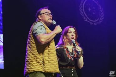 Previous Clients Jennifer Stone and David DeLuise at Fedcon 2025