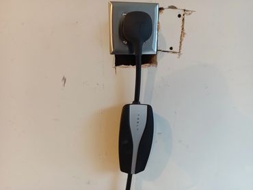 EV charger hook up to 240 vo;ts