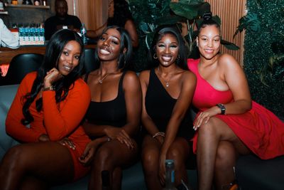 Black women smiling at Kendesimohammed.com