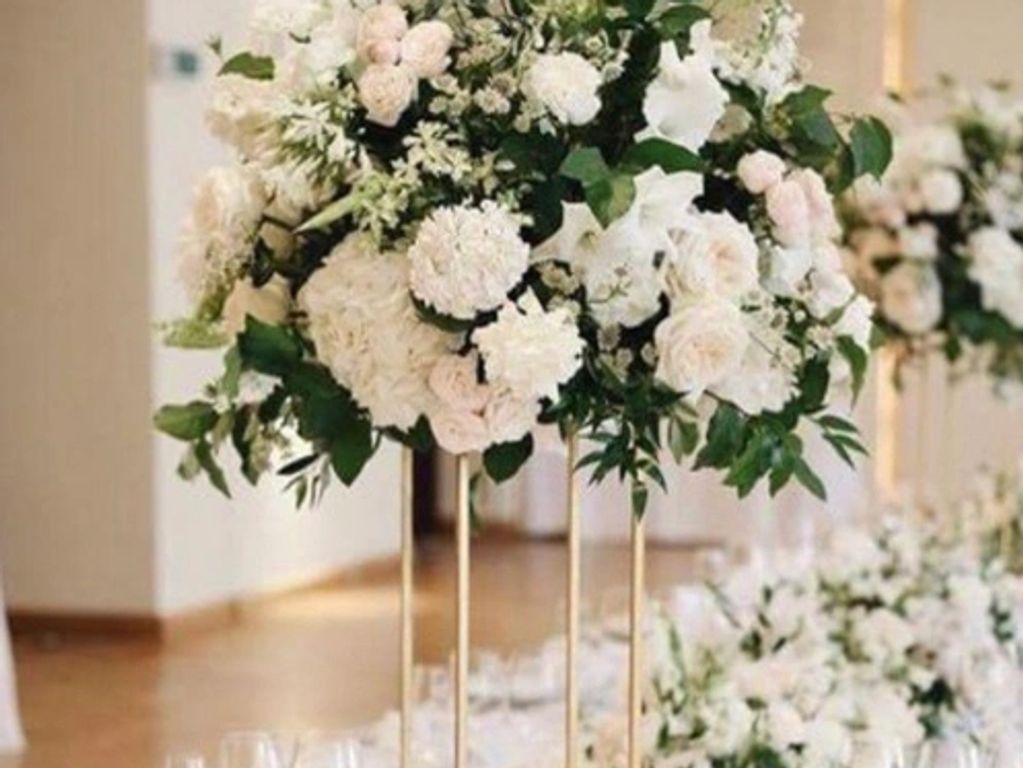 -Metal table frames for floral arrangements 

Available in Gold, Black & White
Various size options 