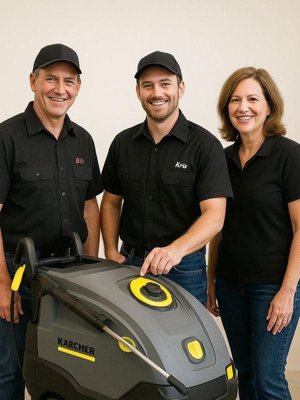Three smiling workers in black uniforms with a Kärcher cleaning machine.