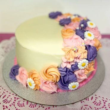 Floral pastel cake with roses