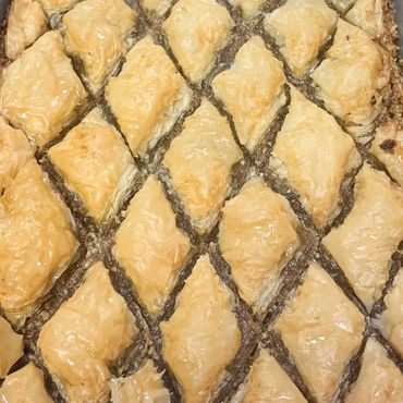 Diamond-cut powdered sugar pastries