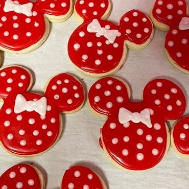 Red polka dot Minnie cookies