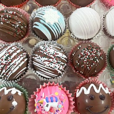 Chocolate owl themed cupcakes display