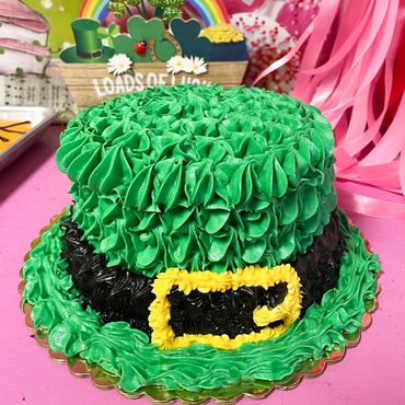 Green leprechaun hat cake