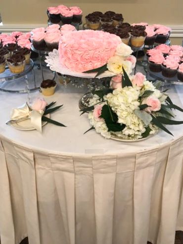 Round cake with floral arrangement