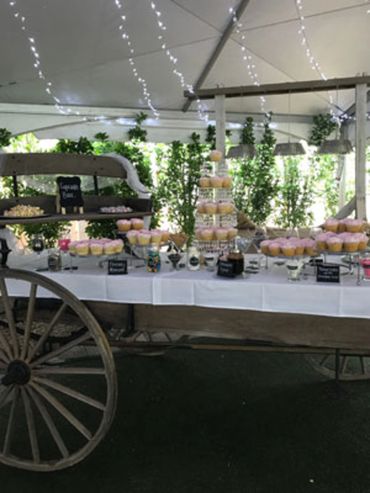 Outdoor dessert table display setup