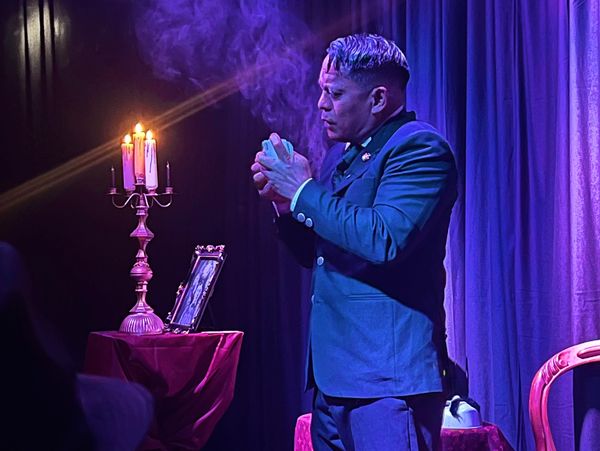 Mystique Dining, Chris Herren, Magician, Seance, Contact the Spirits, Chris Herren as Faust