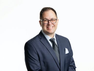 Corporate headshot photographer Houston — polished executive portraits for LinkedIn