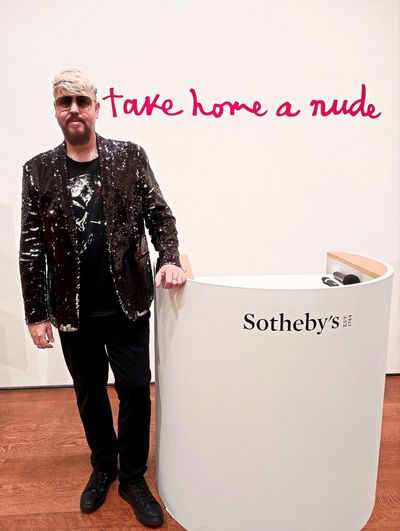 Fernando Carpaneda na Sotheby’s, Nova York, durante a abertura da exposição e leilão Take Home a Nud