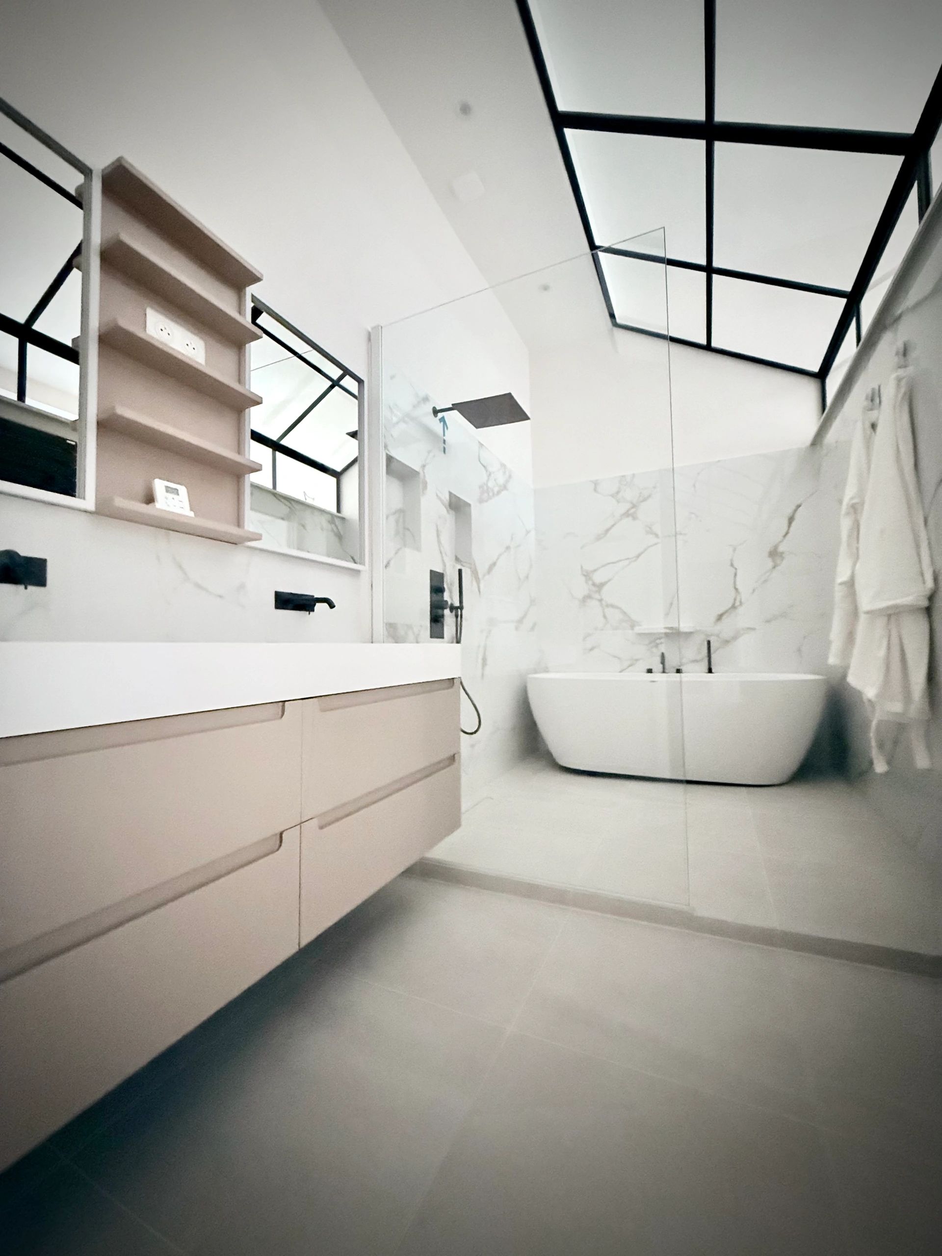 For this Paris apartment, we incorporated these black windows throughout the residence. In the prima