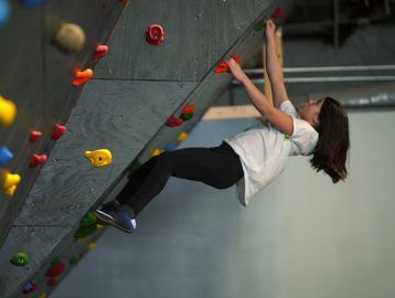 Girl climbing rock wall ninja warrior tough mudder spartan race training