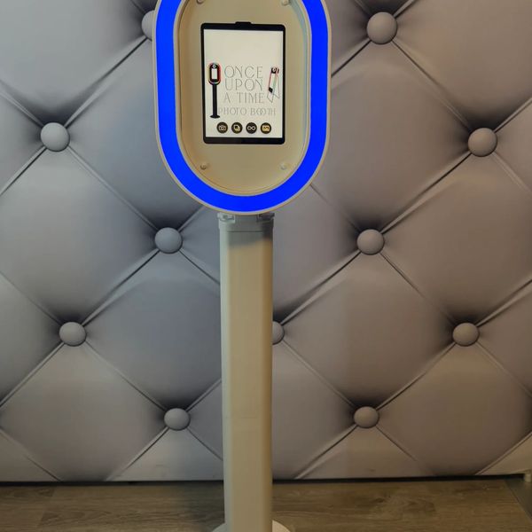 Florida photo booth rental for weddings in Riverview, Brandon, and the Tampa Bay area.
