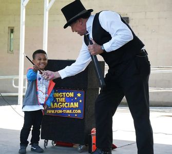 Fun Clovis birthday party. Madera Visalia Clovis magic show, magician balloon twister, kids