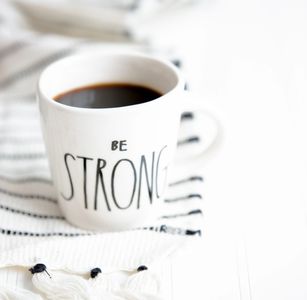 Be Strong mug with coffee