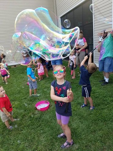 Children make GIANT bubbles. Grandpop Bubbles entertains crowds at his GPOPB "Free Bubble Festivals," and "Bubble Parties" where kids make the BIGGEST giant bubbles of their lives. It's a wonderful craft! Popping super-bubbles is fun. Make soap bubbles and giant bubbles with Grandpop BUbbles and your family. Bubbles are wonderful and colorful.
#gpopb #grandpopbubbles #soapbubbles #giantbubbles #gpopbgiants #bubbles #bubble #kidsparty