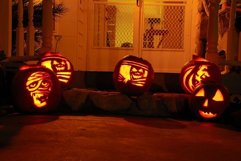 091031-halloween_carving_masters.jpg