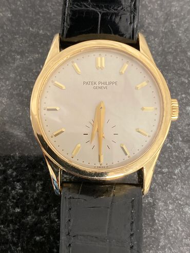 Men's 18-karat yellow gold Calatrava Patek Philippe watch World Gem Labs buys and appraised.