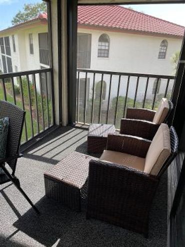 Chairs with retractable ottomans to enjoy the view of the pool/golf course