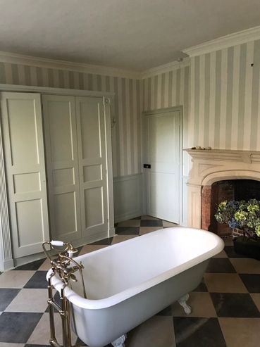 wallpapering specialist