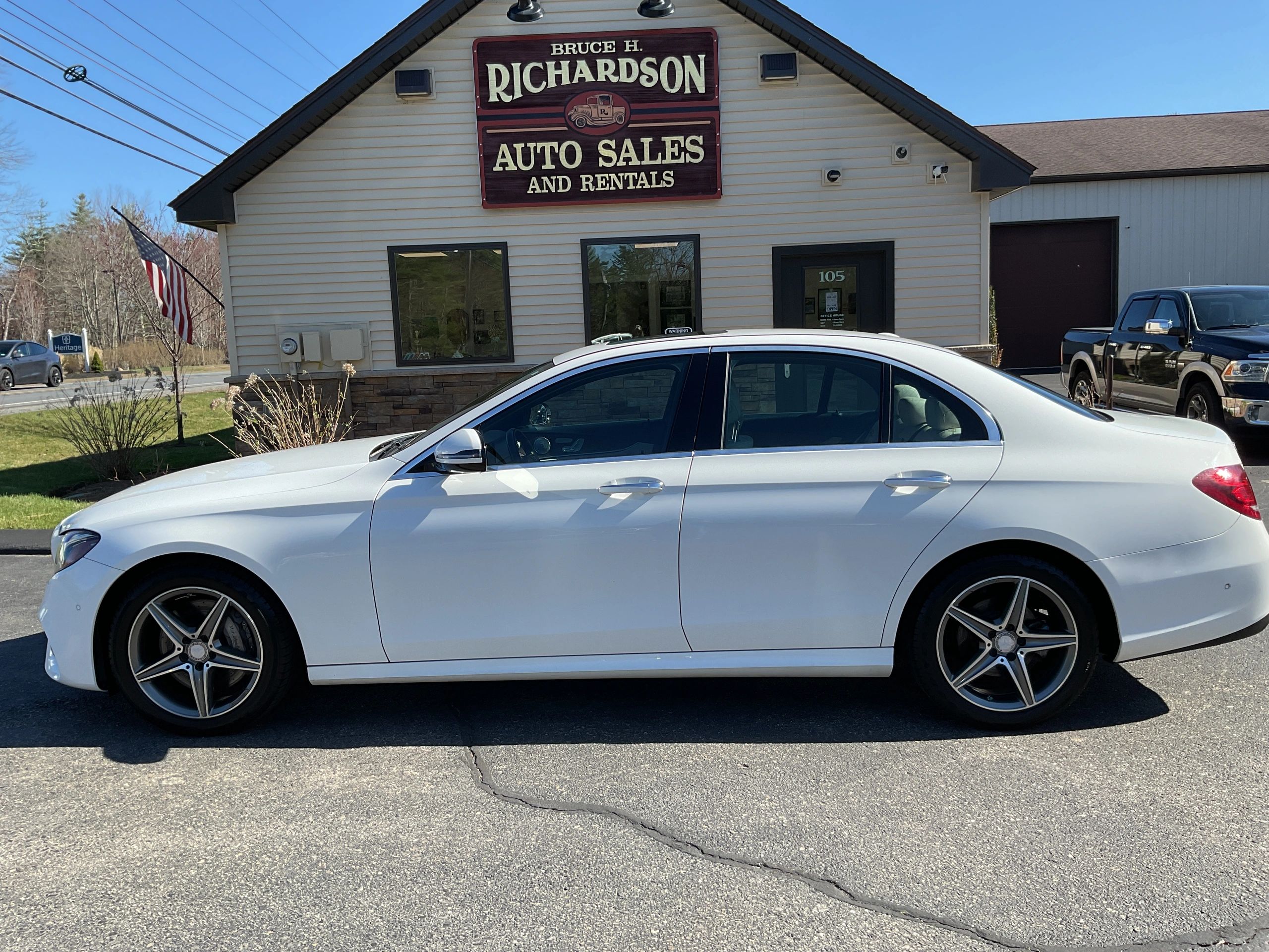 2017 Mercedes-Benz E-Class E300 4MATIC's photo