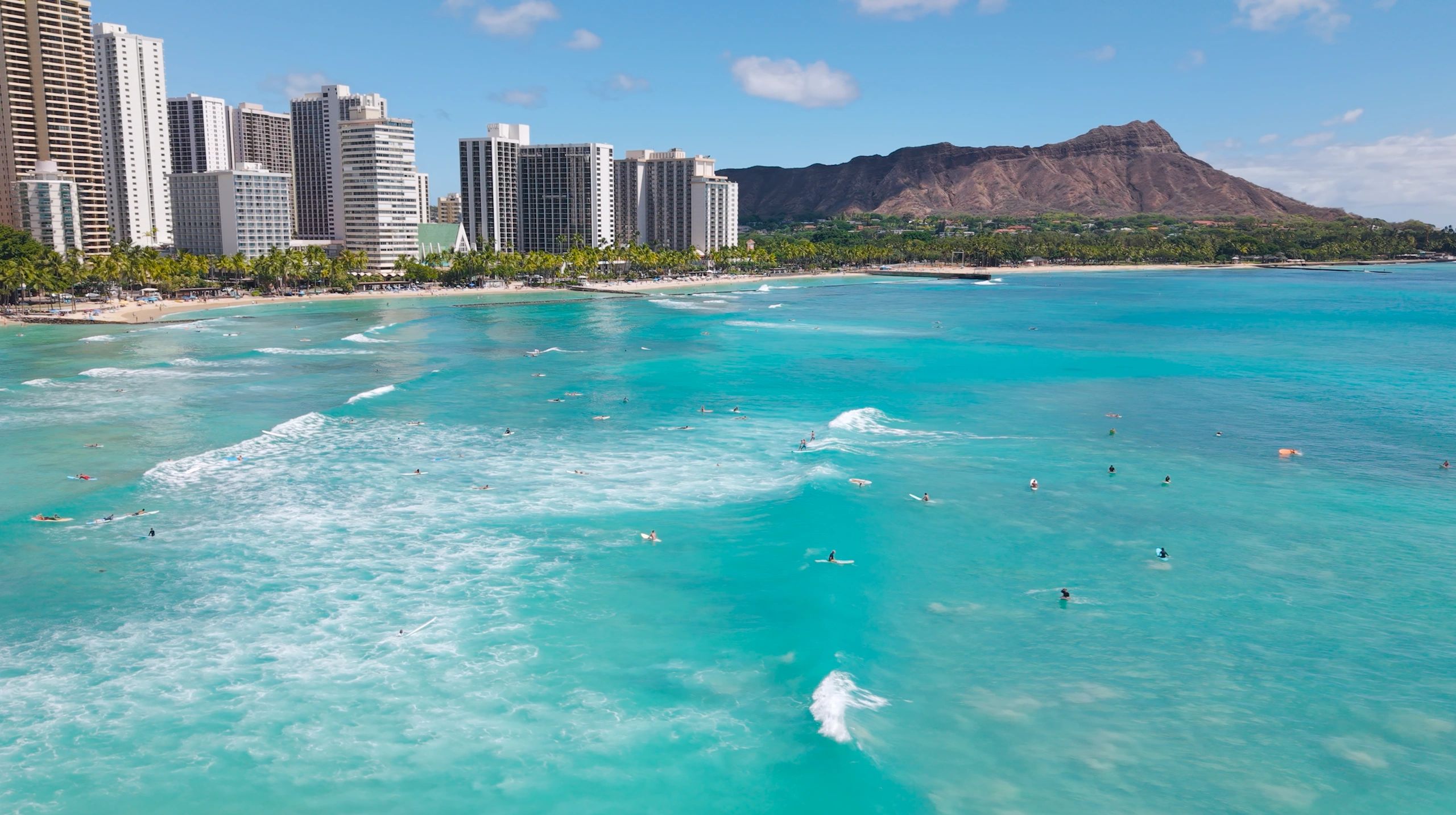 Drone photo of Queen's and Canoe surf break in Waikiki