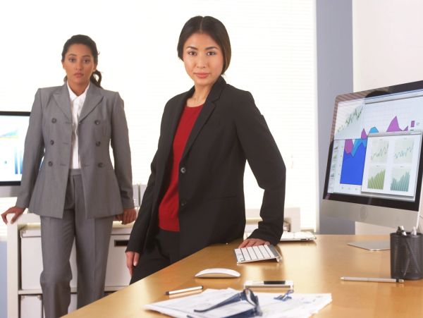Houston CPA advising business professionals on financial reporting services