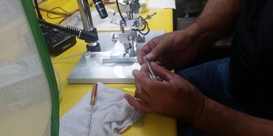 Placing the queen in the tube