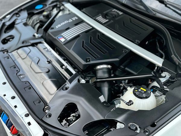 car detailing service offering engine cleaning in Montreal