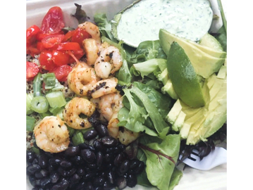 Organic quinoa, cilantro lime sauce, tomato, 
green onion, chopped lettuce,black beans, avocado.