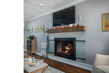 Gorgeous mantle above built-in gas fire place in living room.