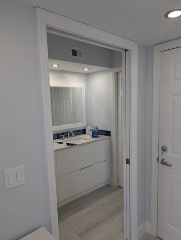 A newly remodeled bathroom in a condo
