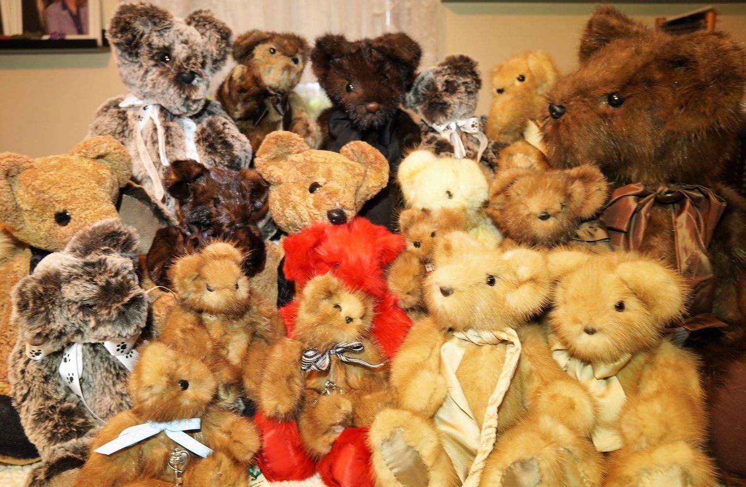 
Specializing in Teddy Bears created from recycled fur coats
and other keepsake clothing