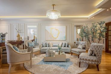 Reception with crystal chandelier and blue rug, Dokki — تصميم ريسبشن شقق