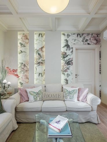 Sitting room with floral panelled walls — تصميم غرف جلوس
