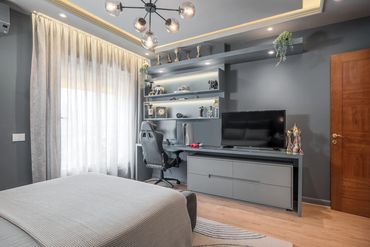 Son's room with built-in desk and trophy shelving — تصميم غرف شباب