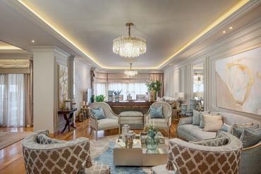 Reception with crystal chandelier and blue rug, Dokki — تصميم ريسبشن شقق