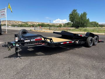22' x 83" deck with removable fenders.