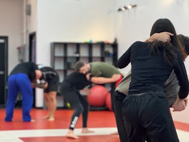 Fighting from collar ties