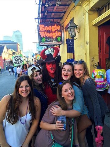 New Orleans bar crawl