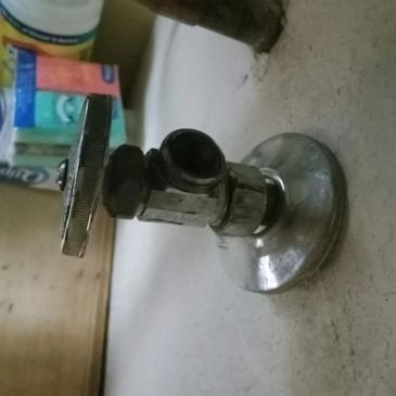 Sink toilet water shut off valve