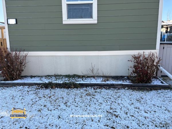 INSULATED SIDING AND INSULATED SKIRTING