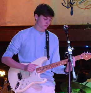 Gulf Coast School of Music offers Pensacola guitar lessons to children, teenagers and adults