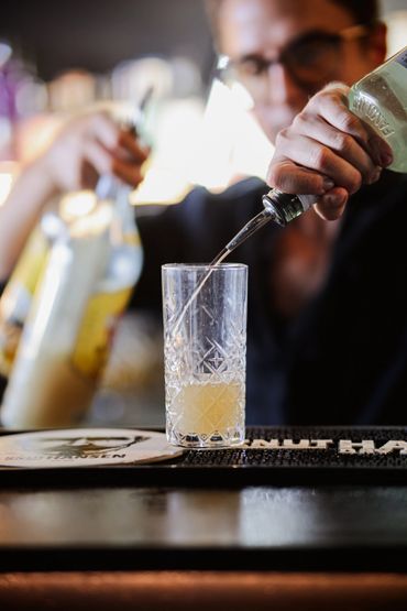 bartender preparing classic Mojito