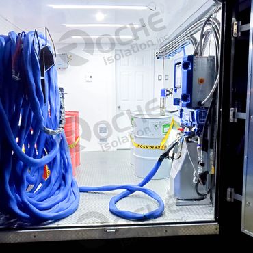 Équipement pour l'isolation à l'uréthane. Boyaux et compresseur pour gicler le Polyuréthane