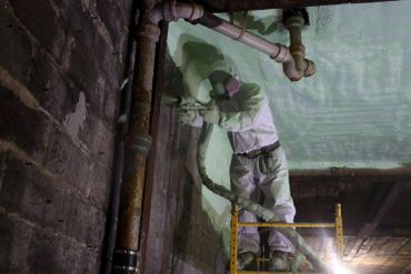 Mur isolé au polyuréthane giclé