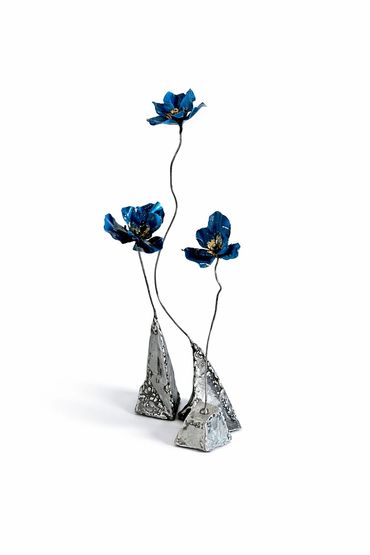sculpture pavot bleu de l'Imalaya acier jeff alarie fleur contemporaine délicate