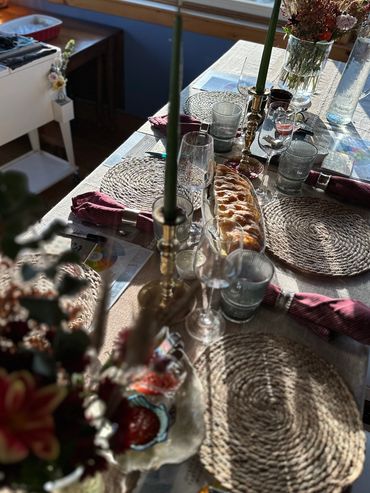 A fancy table seat for a lobster dinner