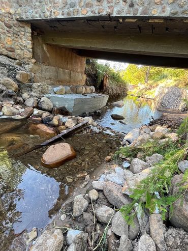 Underlining of a bridge.